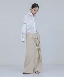 Eimee Law（エイミーロウ）の「レース刺繍テキストエンブロシャツ（シャツ/ブラウス）」