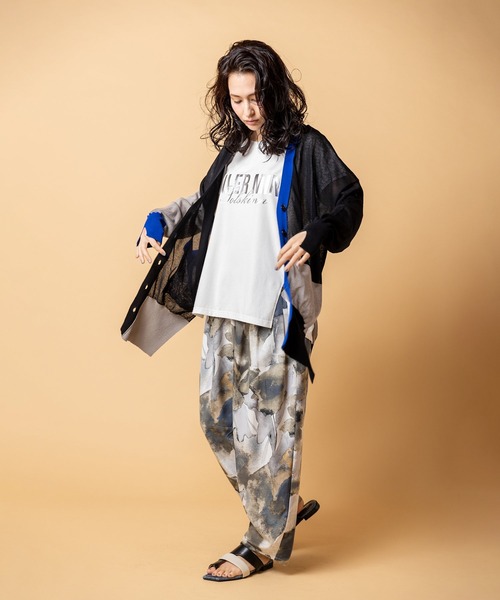 OSMOSIS(オズモーシス)の「箔プリントプルオーバー(Tシャツ/カットソー・レディース・ホワイト/ブルー/ブラック・ONE SIZE)」の7枚目の写真