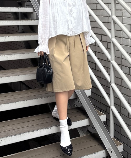 ISOOK(アイスー)の「【ISOOK / アイスー】ウエストリボンバミューダパンツ / ハーフパンツ ショートパンツ タックパンツ ウエストゴム ZOZOTOWN限定(その他パンツ・レディース・ベージュ/ブラック・FREE)」の18枚目の写真