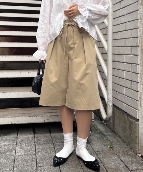 ISOOK(アイスー)の「【ISOOK / アイスー】ウエストリボンバミューダパンツ / ハーフパンツ ショートパンツ タックパンツ ウエストゴム ZOZOTOWN限定(その他パンツ・レディース・ベージュ/ブラック・FREE)」の21枚目の写真