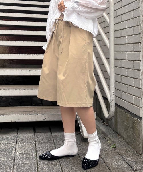 ISOOK(アイスー)の「【ISOOK / アイスー】ウエストリボンバミューダパンツ / ハーフパンツ ショートパンツ タックパンツ ウエストゴム ZOZOTOWN限定(その他パンツ・レディース・ベージュ/ブラック・FREE)」の22枚目の写真