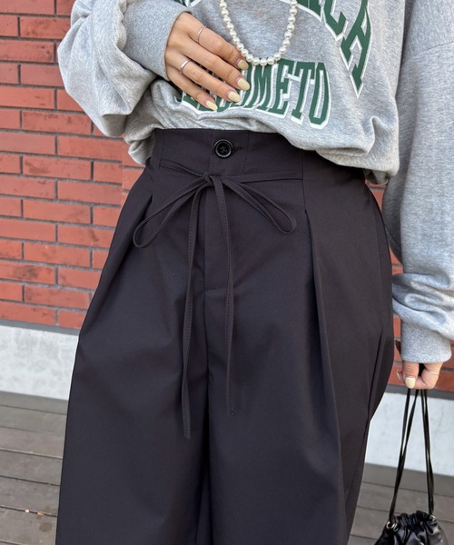ISOOK(アイスー)の「【ISOOK / アイスー】ウエストリボンバミューダパンツ / ハーフパンツ ショートパンツ タックパンツ ウエストゴム ZOZOTOWN限定(その他パンツ・レディース・ベージュ/ブラック・FREE)」の9枚目の写真