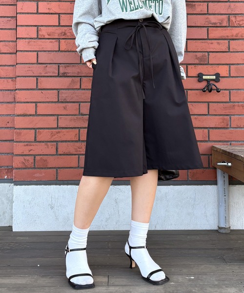 ISOOK(アイスー)の「【ISOOK / アイスー】ウエストリボンバミューダパンツ / ハーフパンツ ショートパンツ タックパンツ ウエストゴム ZOZOTOWN限定(その他パンツ・レディース・ベージュ/ブラック・FREE)」の11枚目の写真