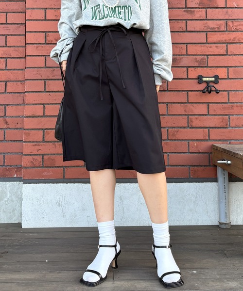 ISOOK(アイスー)の「【ISOOK / アイスー】ウエストリボンバミューダパンツ / ハーフパンツ ショートパンツ タックパンツ ウエストゴム ZOZOTOWN限定(その他パンツ・レディース・ベージュ/ブラック・FREE)」の16枚目の写真