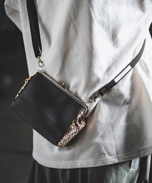 GLIMCLAP(グリムクラップ)の「mko13586- Round Mixed-Material Kiss-Lock Bag コンパクトバッグ(202-049-gls-cg)(ショルダーバッグ・メンズ・ブラック・FREE)」の5枚目の写真