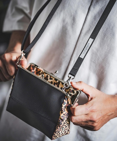 GLIMCLAP(グリムクラップ)の「mko13586- Round Mixed-Material Kiss-Lock Bag コンパクトバッグ(202-049-gls-cg)(ショルダーバッグ・メンズ・ブラック・FREE)」の8枚目の写真