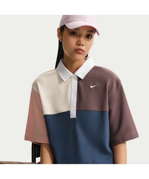 NIKE（ナイキ）の「NIKE/ナイキ WS ｽﾄﾘｰﾄ ｴｯｾﾝｼｬﾙ S/S ﾎﾟﾛ（ポロシャツ・レディース・マルチ/ピンク・S/M/L/XL）」の3枚目の写真