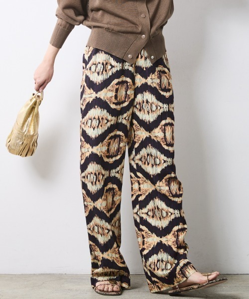 CHIC STYLE(シックスタイル)の「エスニックプリントリラックスパンツ<大きいサイズ有>シックスタイル(その他パンツ・レディース・ブラウン系/ブルー系/イエロー系・M/L/LL/3L/4L/5L)」の3枚目の写真
