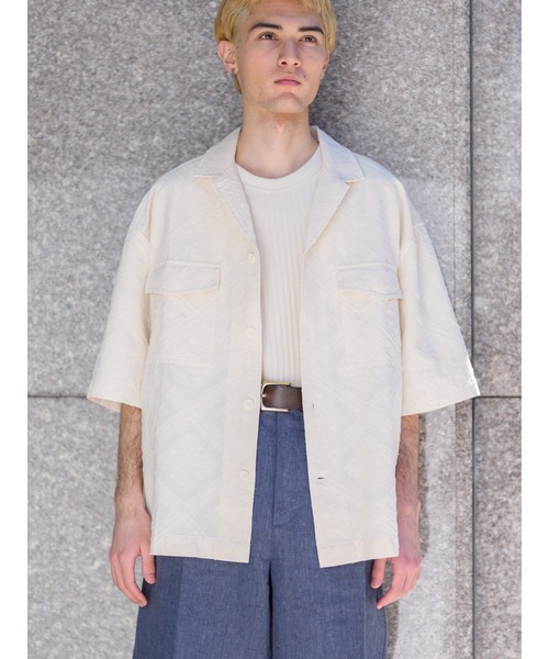 Banana Republic（バナナリパブリック）の「リラックスフィット ジャカード リゾートシャツ（シャツ/ブラウス・メンズ・カーキ/アイボリー・S/M/L/XL）」の4枚目の写真