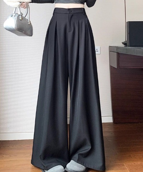 &soiree(アンドソワレ)の「深2タック入りシンプルワイドスラックス(スラックス・レディース・グレー/ブラック・SMALL/MEDIUM/LARGE/X-LARGE)」の1枚目の写真