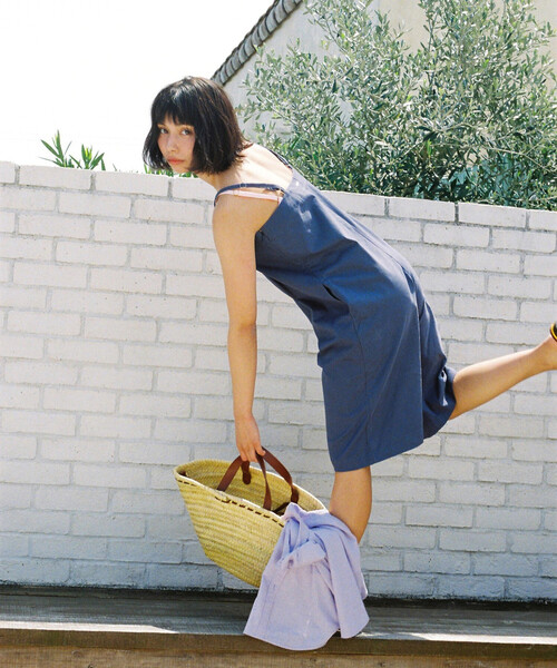 FREAK'S STORE(フリークスストア)の「Aya kawasaki for FREAK'S STORE/アヤカワサキ 【Beach & Festival】別注ツイル吊りサロペット(サロペット/オーバーオール・レディース・ナチュラル/ネイビー・フリ-)」の10枚目の写真