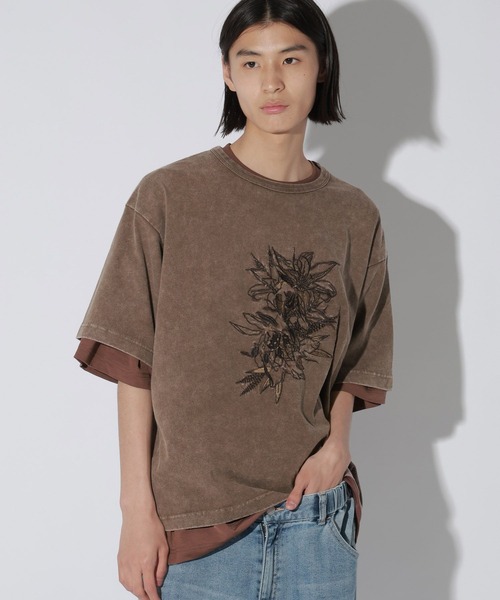 LAKOLE（ラコレ）の「フラワーピグメントT / 662614（Tシャツ/カットソー・メンズ・ベージュ/チャコール・MEDIUM/LARGE）」の15枚目の写真