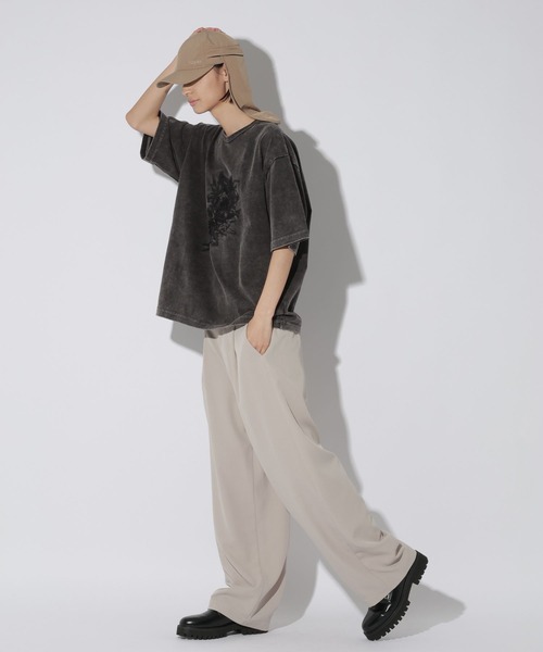 LAKOLE（ラコレ）の「フラワーピグメントT / 662614（Tシャツ/カットソー・メンズ・ベージュ/チャコール・MEDIUM/LARGE）」の4枚目の写真