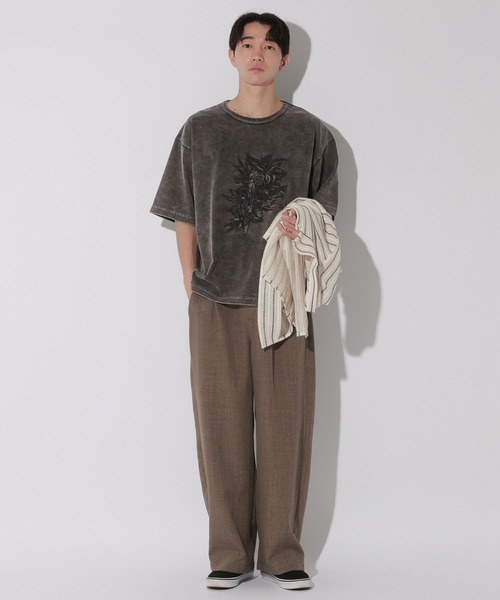 LAKOLE（ラコレ）の「フラワーピグメントT / 662614（Tシャツ/カットソー・メンズ・ベージュ/チャコール・MEDIUM/LARGE）」の6枚目の写真