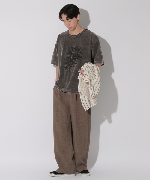 LAKOLE（ラコレ）の「フラワーピグメントT / 662614（Tシャツ/カットソー・メンズ・ベージュ/チャコール・MEDIUM/LARGE）」の7枚目の写真
