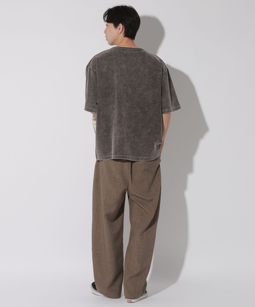 LAKOLE（ラコレ）の「フラワーピグメントT / 662614（Tシャツ/カットソー・メンズ・ベージュ/チャコール・MEDIUM/LARGE）」の9枚目の写真