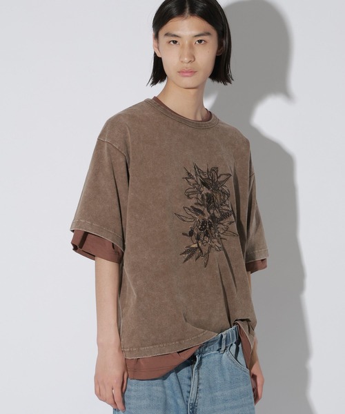 LAKOLE（ラコレ）の「フラワーピグメントT / 662614（Tシャツ/カットソー・メンズ・ベージュ/チャコール・MEDIUM/LARGE）」の16枚目の写真