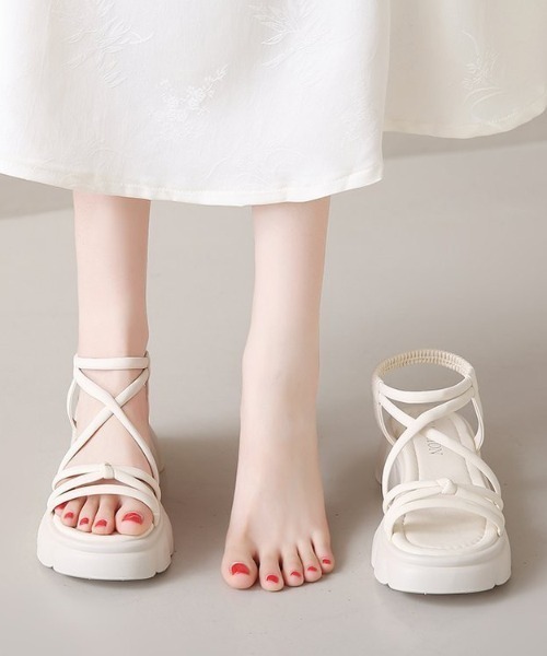 yuue' ( wear )(ユーイ)の「クロスストラップ厚底サンダル(サンダル・レディース・アイボリー/ブラック・23.5cm/24.5cm)」の11枚目の写真