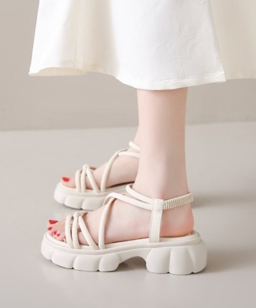 yuue' ( wear )(ユーイ)の「クロスストラップ厚底サンダル(サンダル・レディース・アイボリー/ブラック・23.5cm/24.5cm)」の19枚目の写真