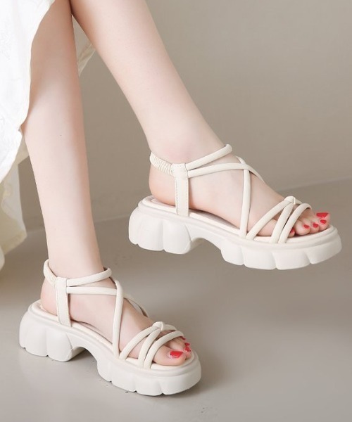 yuue' ( wear )(ユーイ)の「クロスストラップ厚底サンダル(サンダル・レディース・アイボリー/ブラック・23.5cm/24.5cm)」の20枚目の写真