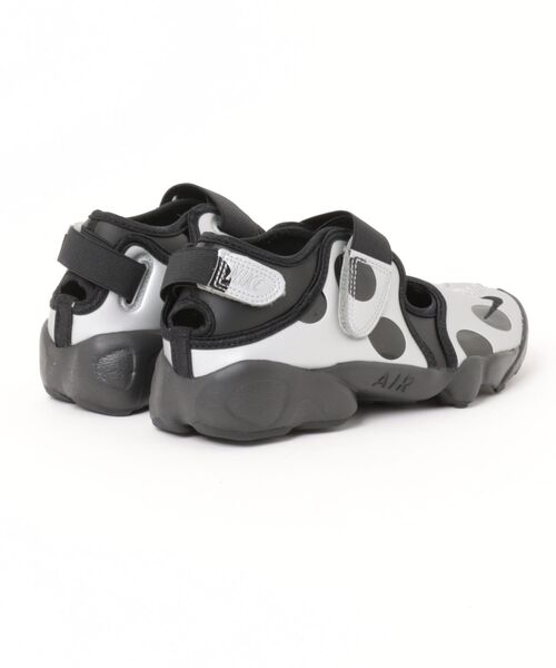 NIKE（ナイキ）の「NIKE WMNS AIR RIFT IR1226-001（スニーカー・メンズ・シルバー・25cm/23cm/24cm）」の2枚目の写真