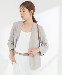 Vネック」に該当するレディースのノーカラージャケットファッション