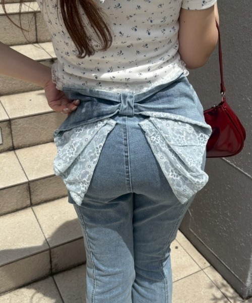 continuer de NICE CLAUP(コンティニューデナイスクラップ)の「バックリボンレースフレアーパンツ(その他パンツ・レディース・スミクロ/その他/ケミカルウォッシュ・SMALL/MEDIUM)」の1枚目の写真