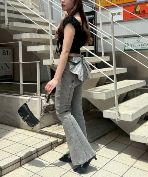 continuer de NICE CLAUP(コンティニューデナイスクラップ)の「バックリボンレースフレアーパンツ(その他パンツ・レディース・スミクロ/その他/ケミカルウォッシュ・SMALL/MEDIUM)」の14枚目の写真