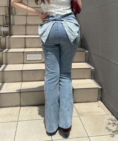 continuer de NICE CLAUP(コンティニューデナイスクラップ)の「バックリボンレースフレアーパンツ(その他パンツ・レディース・スミクロ/その他/ケミカルウォッシュ・SMALL/MEDIUM)」の5枚目の写真