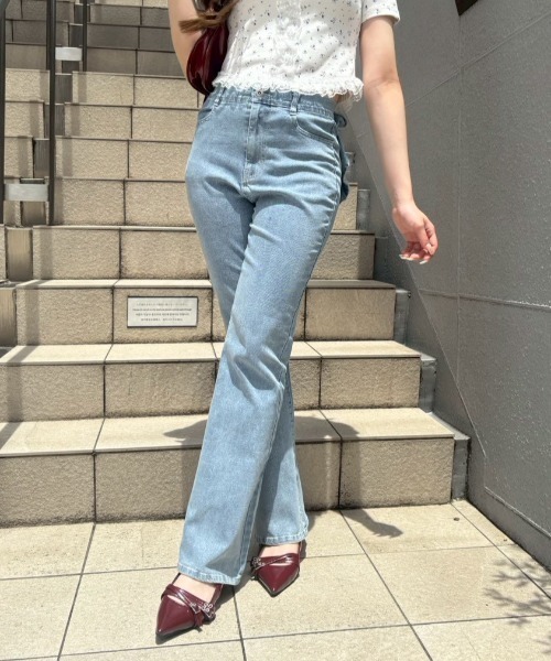 continuer de NICE CLAUP(コンティニューデナイスクラップ)の「バックリボンレースフレアーパンツ(その他パンツ・レディース・スミクロ/その他/ケミカルウォッシュ・SMALL/MEDIUM)」の4枚目の写真