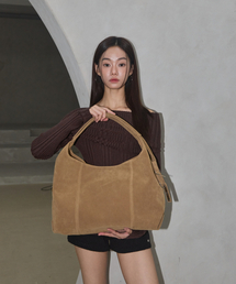 JOLLY（ジョリー）の「CALLA BAG カラー バッグ - スエード キャメル（ショルダーバッグ）」
