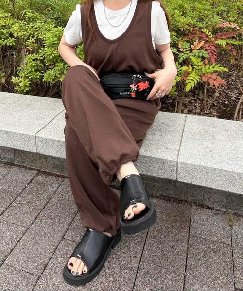 Fabby fabby（ファビィーファビィー）の「4.4cm厚底コンフォートミュールサンダル（サンダル・レディース・シルバー/オフホワイト/ブラック・SMALL/LARGE/MEDIUM）」の3枚目の写真