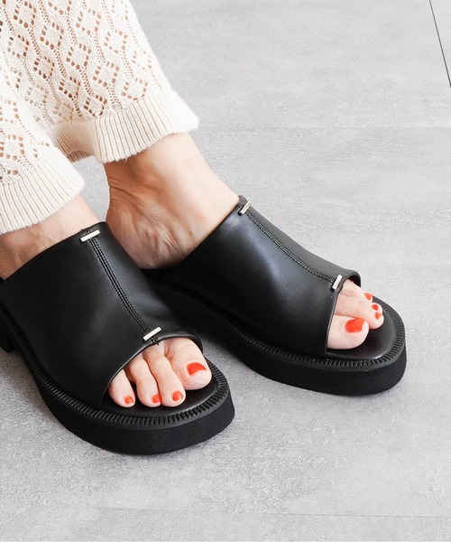 Fabby fabby（ファビィーファビィー）の「4.4cm厚底コンフォートミュールサンダル（サンダル・レディース・シルバー/オフホワイト/ブラック・SMALL/LARGE/MEDIUM）」の8枚目の写真