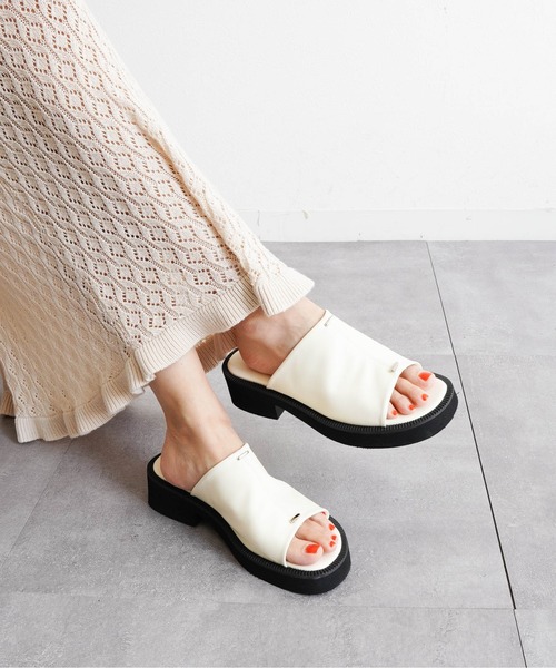 Fabby fabby（ファビィーファビィー）の「4.4cm厚底コンフォートミュールサンダル（サンダル・レディース・シルバー/オフホワイト/ブラック・SMALL/LARGE/MEDIUM）」の9枚目の写真