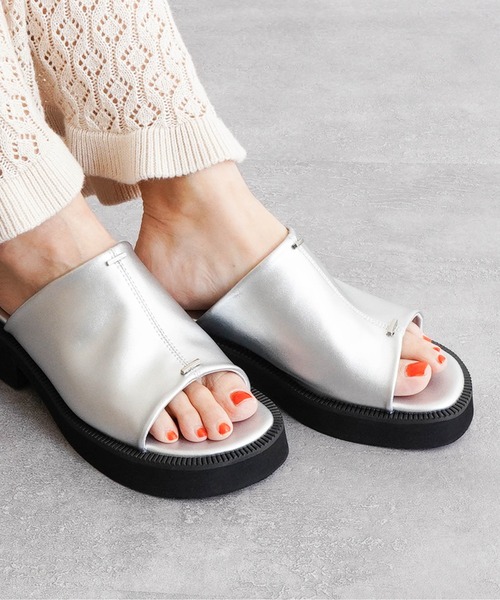 Fabby fabby（ファビィーファビィー）の「4.4cm厚底コンフォートミュールサンダル（サンダル・レディース・シルバー/オフホワイト/ブラック・SMALL/LARGE/MEDIUM）」の12枚目の写真