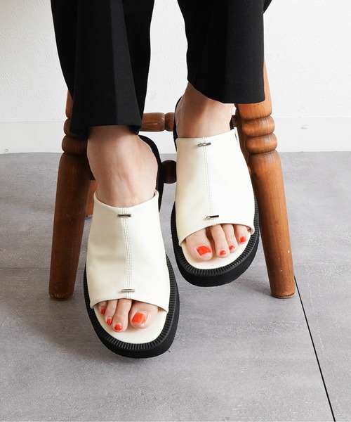 Fabby fabby（ファビィーファビィー）の「4.4cm厚底コンフォートミュールサンダル（サンダル・レディース・シルバー/オフホワイト/ブラック・SMALL/LARGE/MEDIUM）」の14枚目の写真