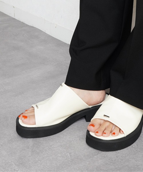 Fabby fabby（ファビィーファビィー）の「4.4cm厚底コンフォートミュールサンダル（サンダル・レディース・シルバー/オフホワイト/ブラック・SMALL/LARGE/MEDIUM）」の17枚目の写真