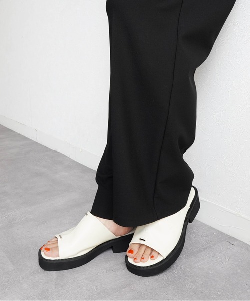 Fabby fabby（ファビィーファビィー）の「4.4cm厚底コンフォートミュールサンダル（サンダル・レディース・シルバー/オフホワイト/ブラック・SMALL/LARGE/MEDIUM）」の18枚目の写真