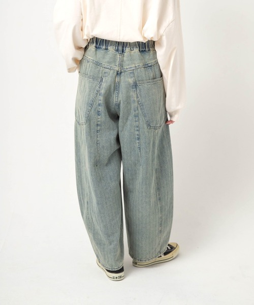 URCH RNA(アーチ アールエヌエー)の「R4481 ワイドコクーンのヘリンボーンデニムパンツ(デニムパンツ・レディース・ライトインディゴブルー/ダークインディゴブルー/インディゴブルー・FREE)」の5枚目の写真