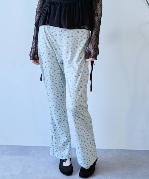 flaeu(フラユ)の「Nostalgic Flower Pants(その他パンツ・レディース・アイボリー/ブラック・FREE)」の5枚目の写真