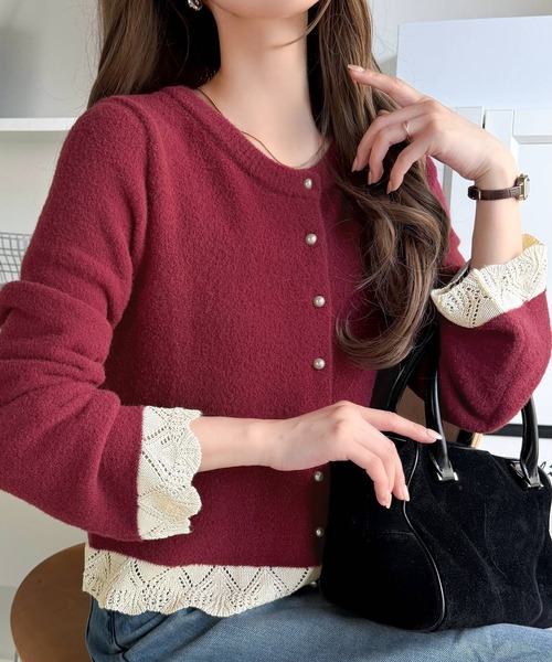 mily bilet（ミウィビレット）の「【mily bilet】裾レースとパールが、大人の甘さを引き立てる。前後2way配色ニットレースカーディガン（カーディガン/ボレロ・レディース・ブルー/レッド/アイボリー/チャコール・LARGE/X-LARGE/SMALL/MEDIUM）」の4枚目の写真
