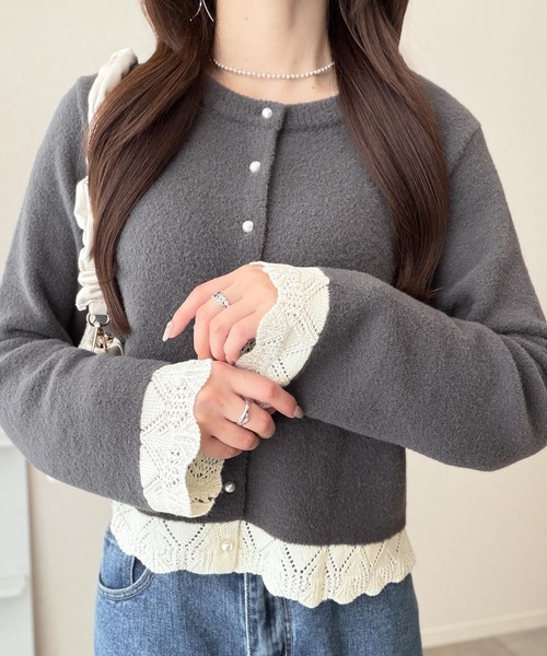 mily bilet（ミウィビレット）の「【mily bilet】裾レースとパールが、大人の甘さを引き立てる。前後2way配色ニットレースカーディガン（カーディガン/ボレロ・レディース・ブルー/レッド/アイボリー/チャコール・LARGE/X-LARGE/SMALL/MEDIUM）」の11枚目の写真