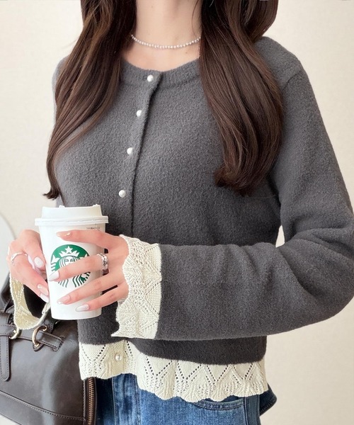 mily bilet（ミウィビレット）の「【mily bilet】裾レースとパールが、大人の甘さを引き立てる。前後2way配色ニットレースカーディガン（カーディガン/ボレロ・レディース・ブルー/レッド/アイボリー/チャコール・LARGE/X-LARGE/SMALL/MEDIUM）」の7枚目の写真