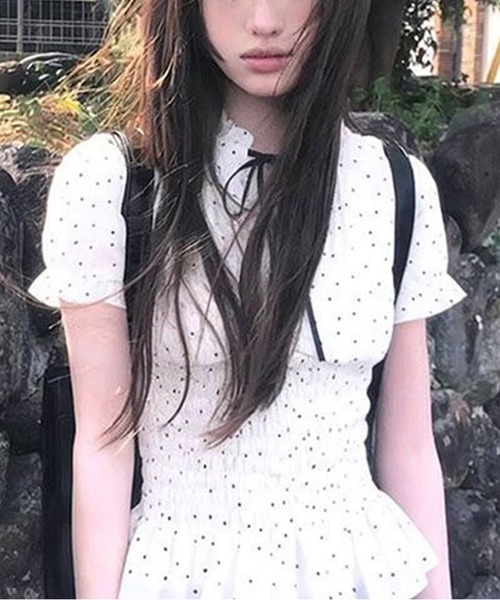 AsheKsha（アシクシャ）の「ドットフリル半袖ウエスト絞りトップス（シャツ/ブラウス・レディース・ホワイト・M）」の5枚目の写真