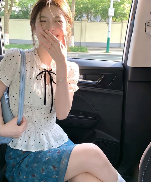 AsheKsha（アシクシャ）の「ドットフリル半袖ウエスト絞りトップス（シャツ/ブラウス・レディース・ホワイト・M）」の7枚目の写真