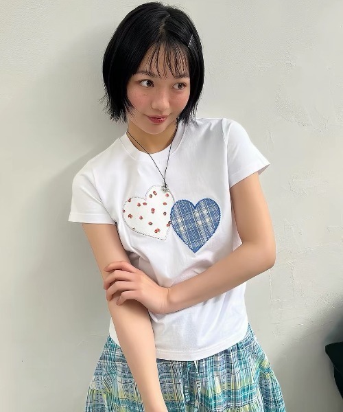 AsRiRe（アスリレイ）の「パッチワークハート刺繍コンパクトTシャツ（Tシャツ/カットソー・レディース・ピンク/ホワイト・M）」の2枚目の写真