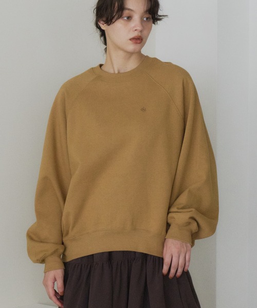 OLUN(オルン)の「"OLUN" Logo Raglan Over Sweat/"OLUN"ロゴ刺繍ラグランオーバースウェット(スウェット・レディース・ブラウン/グレー/アイボリー・FREE)」の3枚目の写真