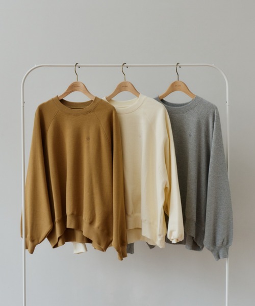 OLUN(オルン)の「"OLUN" Logo Raglan Over Sweat/"OLUN"ロゴ刺繍ラグランオーバースウェット(スウェット・レディース・ブラウン/グレー/アイボリー・FREE)」の4枚目の写真