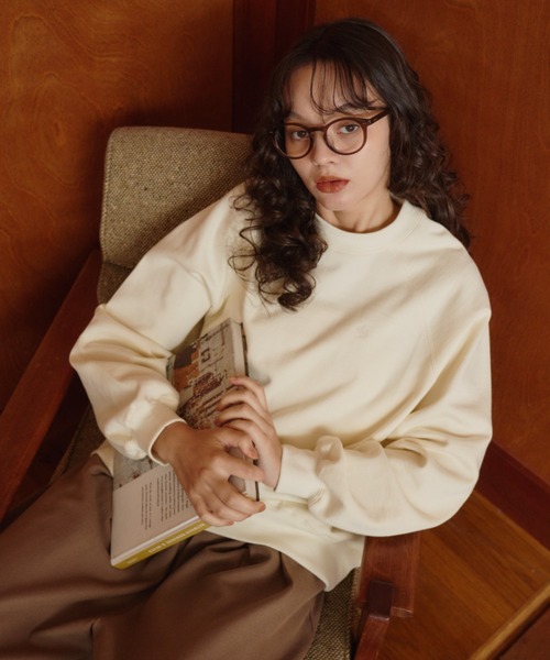 OLUN(オルン)の「"OLUN" Logo Raglan Over Sweat/"OLUN"ロゴ刺繍ラグランオーバースウェット(スウェット・レディース・ブラウン/グレー/アイボリー・FREE)」の8枚目の写真