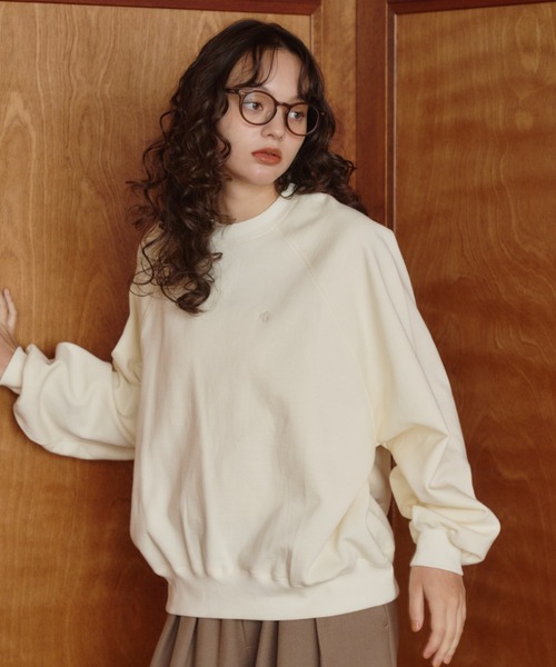 OLUN(オルン)の「"OLUN" Logo Raglan Over Sweat/"OLUN"ロゴ刺繍ラグランオーバースウェット(スウェット・レディース・ブラウン/グレー/アイボリー・FREE)」の22枚目の写真